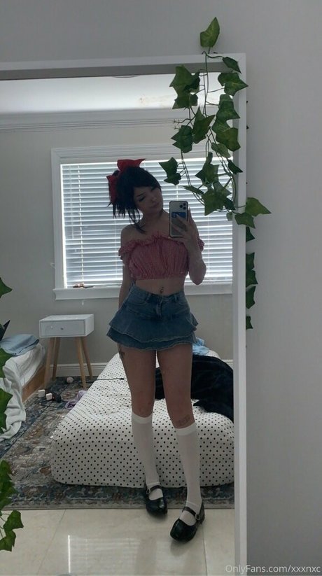 yourluvrgrl pornographic model pic