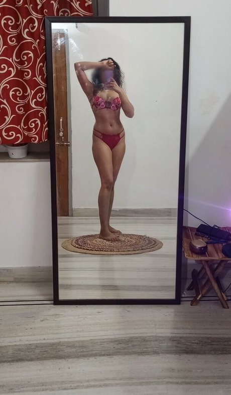 feelinhothothot model naked photos