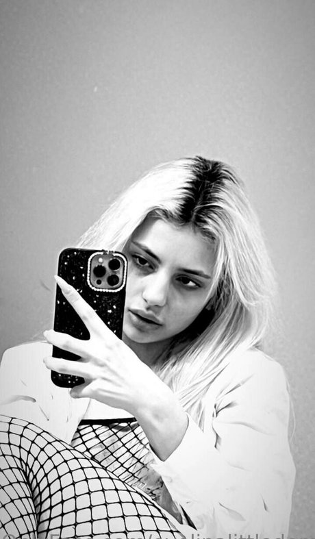 evelinalittledemon beautiful pornstar photos