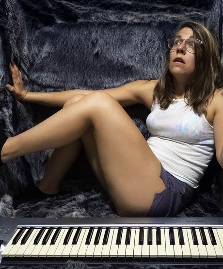 Ali Spagnola model beautiful images