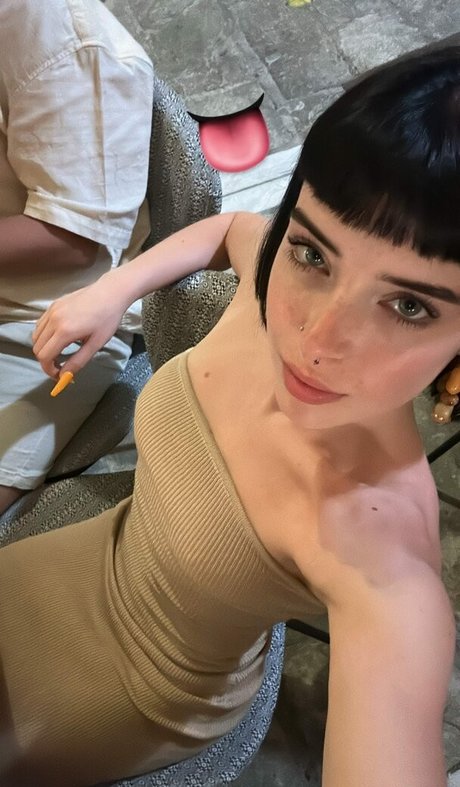 Chloe Hodgson exclusive model images