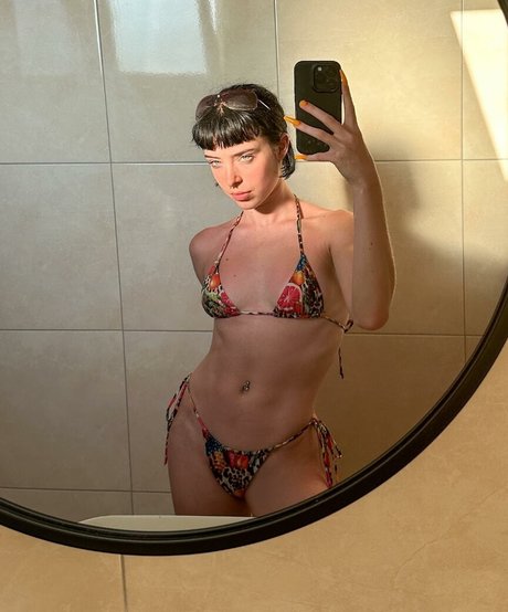 Chloe Hodgson beautiful pornstar image