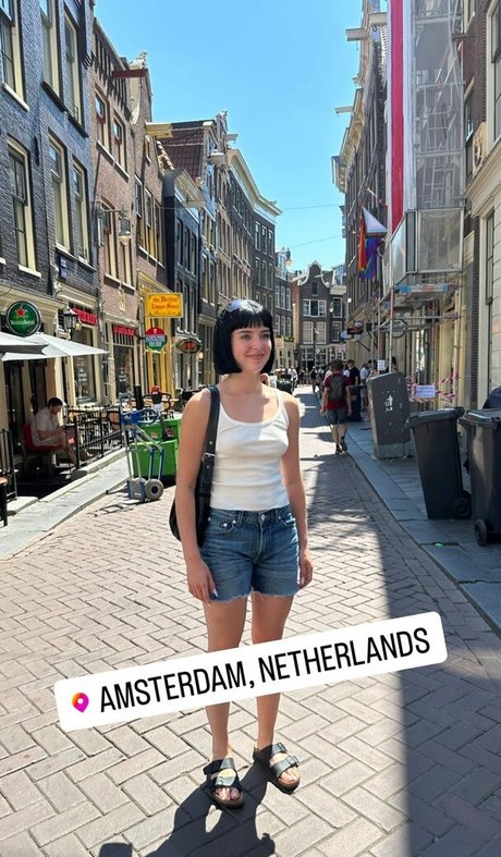 Chloe Hodgson star high quality photos