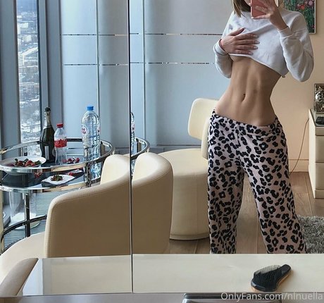 elllleeee sex model pictures