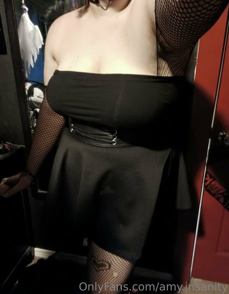 amy insanity hot model img