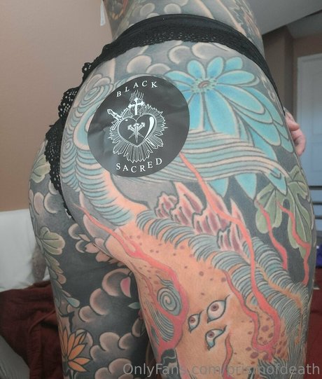 prismofdeath model hot photo