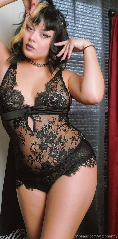 witchhunny hot model image