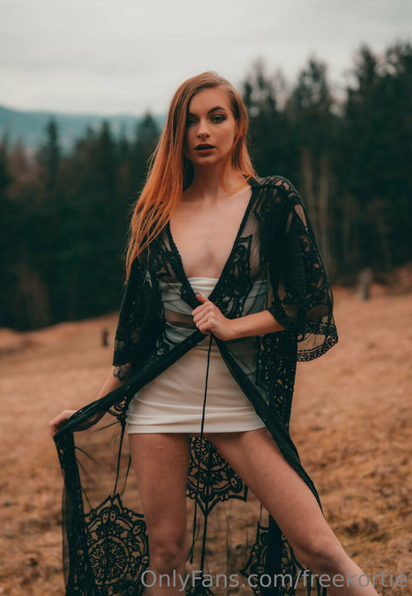 freekortie nude model galleries