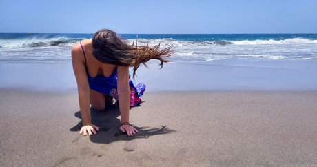 lady freetheboobs model hd photo