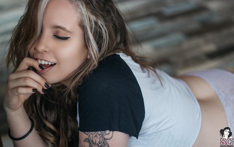 Adistoker art actress pic