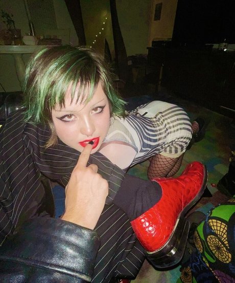 Paris Sun model perfect picture