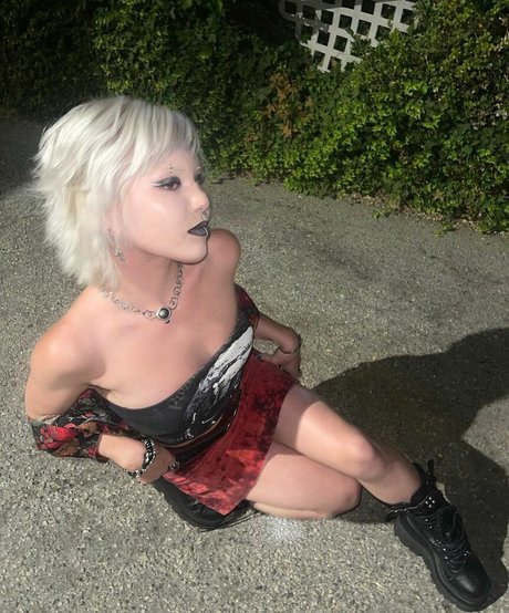 Paris Sun nudes star photos