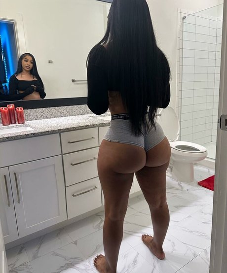 Shamayne shay hot model image