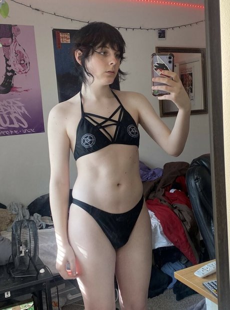 Ghostlovecraft model pornographic images