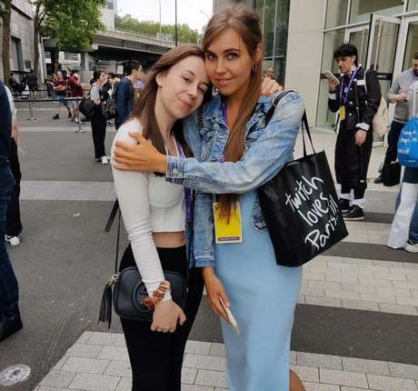 actuallyalisa star top pics