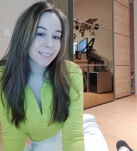 actuallyalisa nude pornstar image