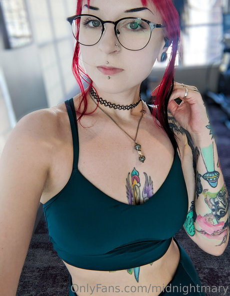 Midnight Mary pretty model image