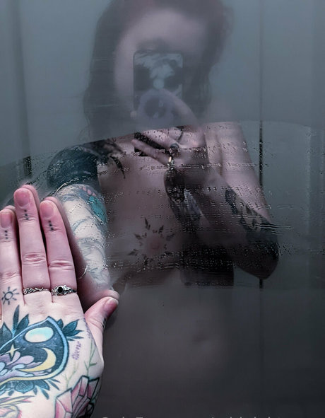 Midnight Mary star nudes pic