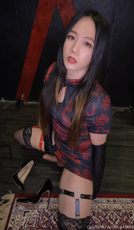 CharlotteNiya model sex picture