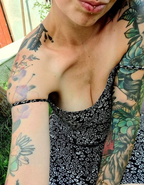 Bibis secrets porn model image