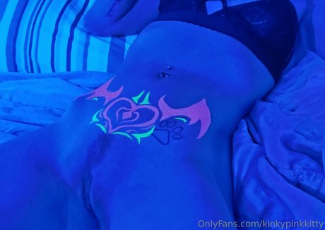 kinkypinkkitty high quality model image