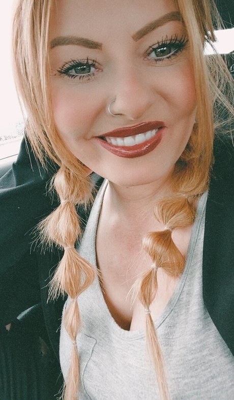 temptressqueen1 model nude pictures