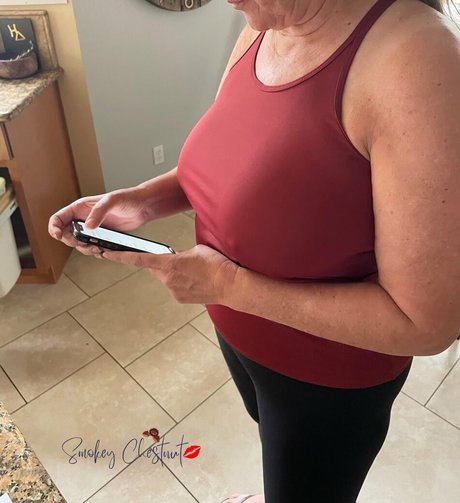 Smokey Chestnut pornstar top pic