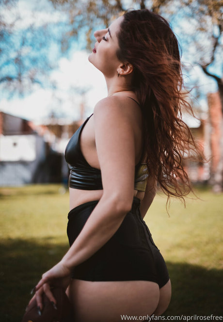 aprilrosefree pretty model image