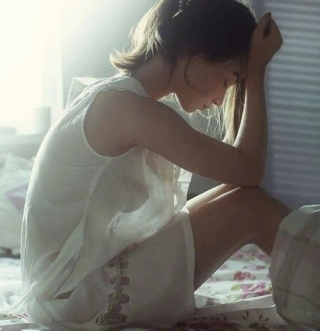 Iyourangel model naked image