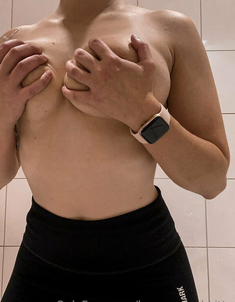 brown eyed kitty naked model images