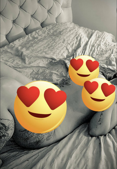 tashag18 erotic star pictures