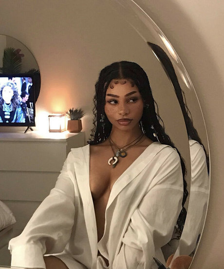 selwrite sex model pictures