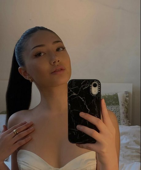 Miku Martineau star nude gallery