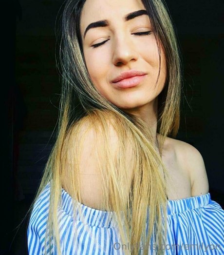 emilyon erotic pornstar photos