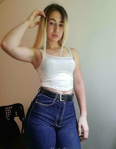 emilyon model free pictures