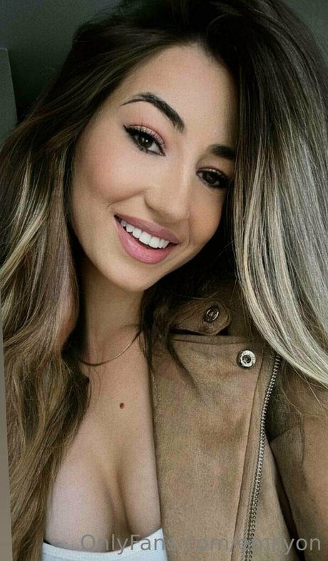 emilyon best model photo