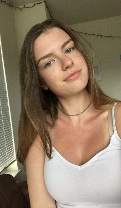 Lizziex pornstar top picture