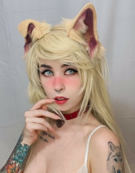 Ember Wolf hot actress gallery