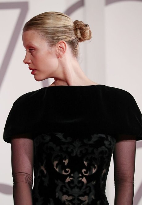 Mia Goth free model photo