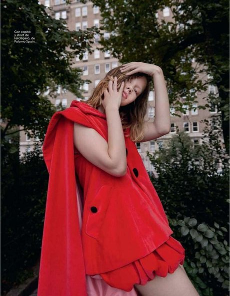 Mia Goth pornographic actress pic