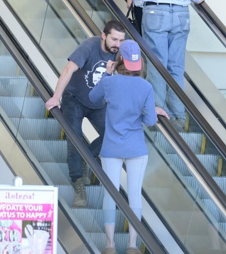 Mia Goth model hd photos