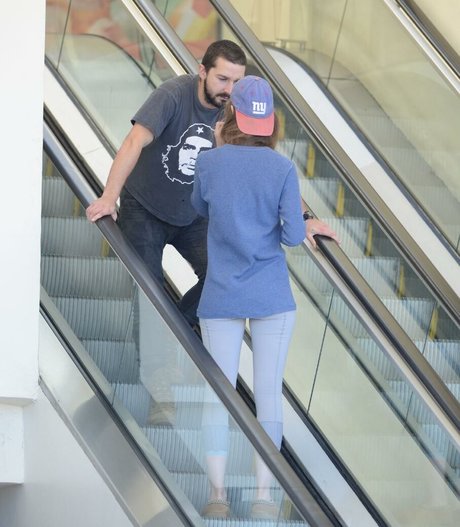 Mia Goth star pornographic pictures