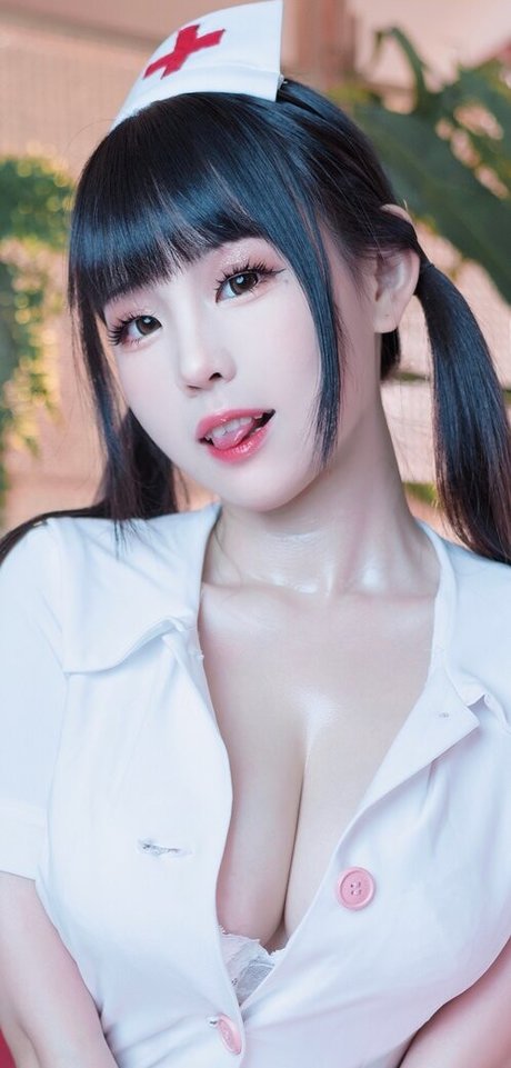 Mikomikoww star top photos