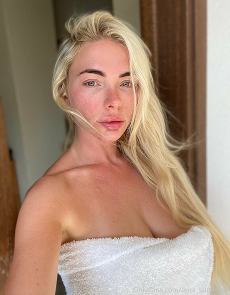 yogatrainer model naked pic