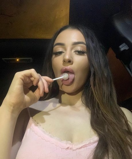 nidakhan actress pic