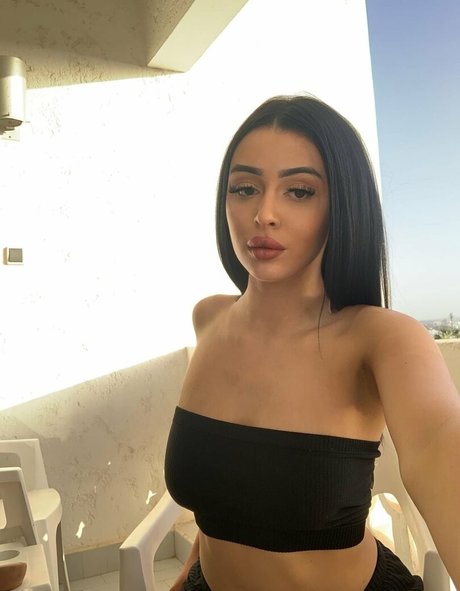 nidakhan xxx model images