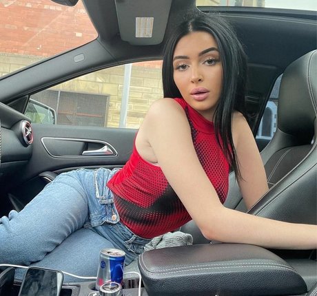 nidakhan pornstar hd picture