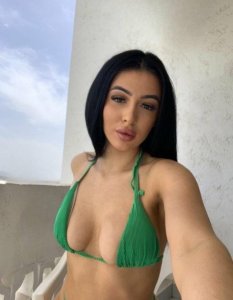 nidakhan hot model img