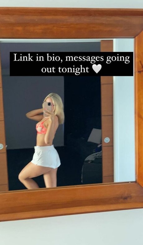 Catherine Belle sexy actress pictures