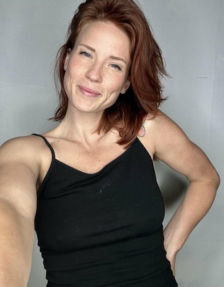 Skyra Fox pretty pornstar gallery